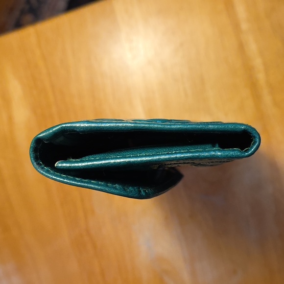 Vintage Handmade Vibrant Green Floral Embossed Wallet - Picture 7 of 15